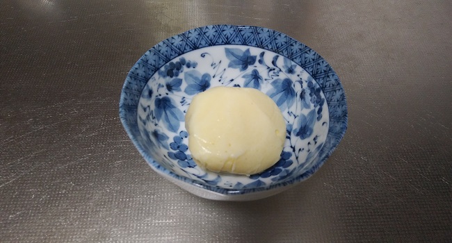 牛乳・砂糖・卵で作る濃厚バニラアイスクリームのレシピ