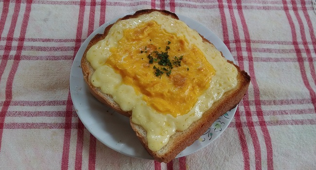 溶き卵で作る、マヨたまトーストのレシピ