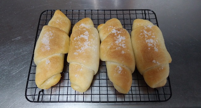 手ごねで作る、塩パンのレシピ